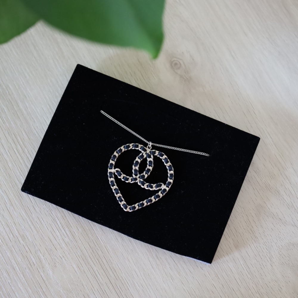❌Not Available❌ Chanel Black Woven CC Ribbon Heart Pendent SHW